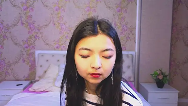 Snapshot of Shy_Kira chatting on January 19, 2025, 12:17 pm Shy Kira online show from January 19, 2025, 12:17 pm