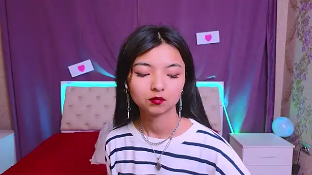 Snapshot of Shy_Kira chatting on February 12, 2025, 12:33 pm Shy Kira online show from February 12, 2025, 12:33 pm