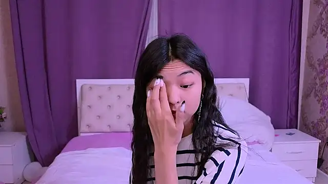 Snapshot of Shy_Kira chatting on February 19, 2025, 12:22 pm Shy Kira online show from February 19, 2025, 12:22 pm