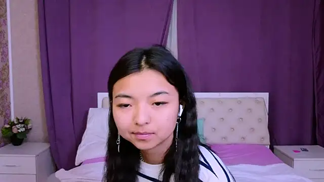 Snapshot of Shy_Kira chatting on February 21, 2025, 3:54 pm Shy Kira online show from February 21, 2025, 3:54 pm