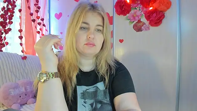 CoraSwon online show from February 25, 2025, 7:52 am