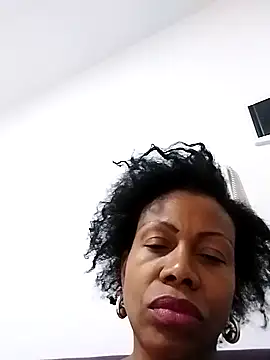 littlebrunett online show from December 6, 2024, 12:16 pm