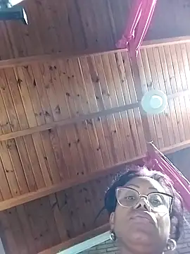 littlebrunett online show from February 1, 2026, 1:09 pm