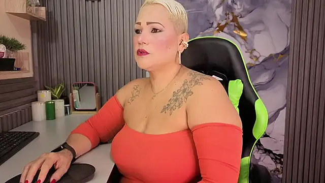 Snapshot of GianellaCox_ chatting on July 18, 2026, 12:09 pm GianellaCox online show from July 18, 2026, 12:09 pm
