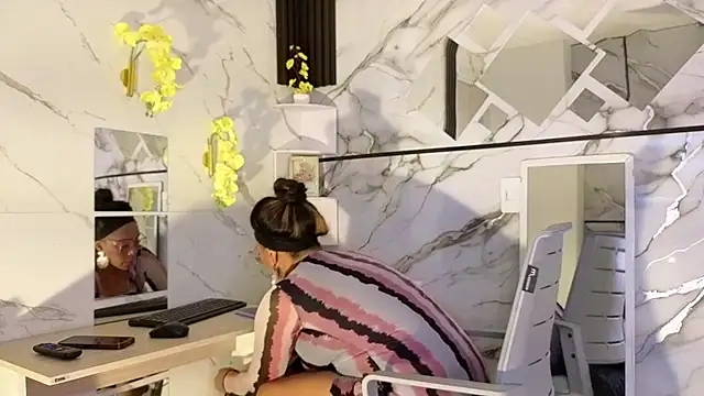 AmberNix online show from July 17, 2026, 1:29 pm
