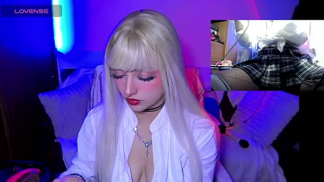 Snapshot of HollyDominic chatting on November 6, 2025, 8:32 pm HollyDominic online show from November 6, 2025, 8:32 pm