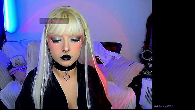 Snapshot of HollyDominic chatting on March 16, 2026, 12:49 am HollyDominic online show from March 16, 2026, 12:49 am