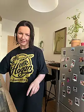 Off  Melonenmandy online show from March 19, 2025, 8:55 am