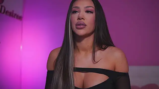 NatyDesiree online show from March 18, 2025, 5:09 am