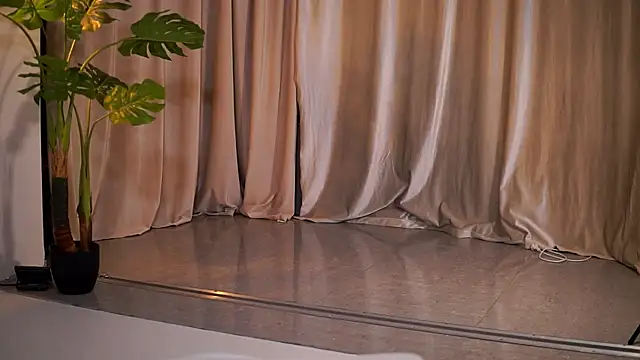 NatyDesiree online show from July 24, 2026, 7:34 pm
