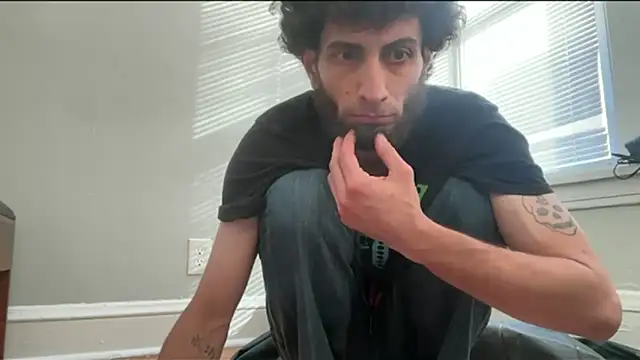 Snapshot of pantslesstraveler_plt chatting on October 8, 2025, 2:04 pm pantslesstraveler plt online show from October 8, 2025, 2:04 pm