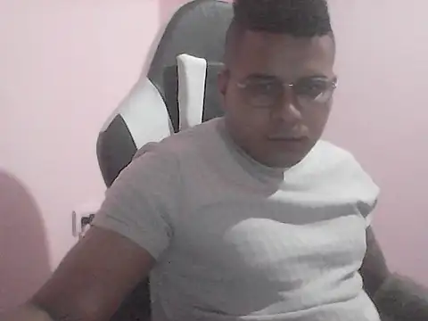 Snapshot of SaucyAffair0 chatting on June 28, 2026, 5:52 pm SaucyAffair0 online show from June 28, 2026, 5:52 pm