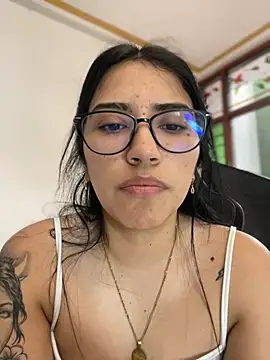 Snapshot of SaritaHot_69 chatting on December 11, 2024, 6:42 pm SaritaHot 69 online show from December 11, 2024, 6:42 pm