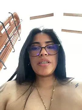 Snapshot of SaritaHot_69 chatting on December 18, 2024, 6:57 pm SaritaHot 69 online show from December 18, 2024, 6:57 pm