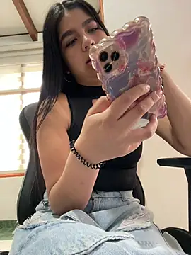 Snapshot of SaritaHot_69 chatting on February 14, 2025, 3:47 pm SaritaHot 69 online show from February 14, 2025, 3:47 pm