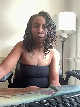 Snapshot of LeyaHoneybuns chatting on February 19, 2025, 7:16 pm LeyaHoneybuns online show from February 19, 2025, 7:16 pm