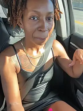 LeyaHoneybuns online show from November 16, 2025, 4:01 pm