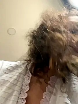 uniquerossie online show from November 17, 2025, 9:59 am