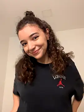 uniquerossie online show from November 30, 2025, 9:13 am