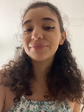 uniquerossie online show from December 3, 2025, 7:38 am