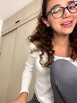 uniquerossie online show from January 15, 2026, 7:57 am