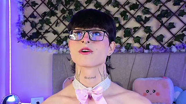 Baby Xian online show from December 5, 2024, 5:04 am