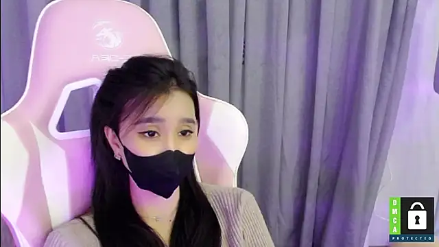 Snapshot of San___San chatting on February 5, 2025, 6:13 am San San online show from February 5, 2025, 6:13 am