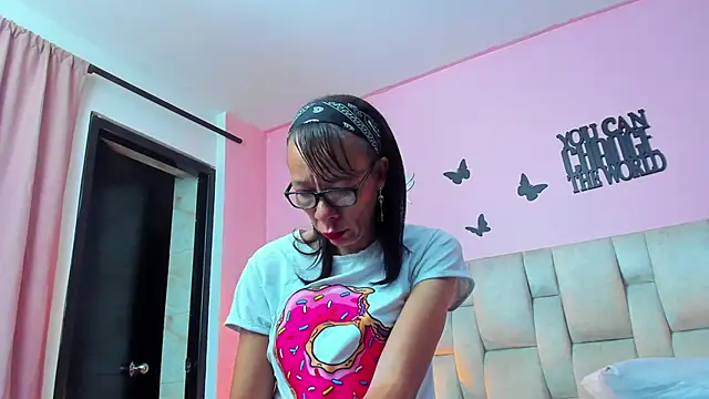 daniela xue online show from February 6, 2025, 2:44 am