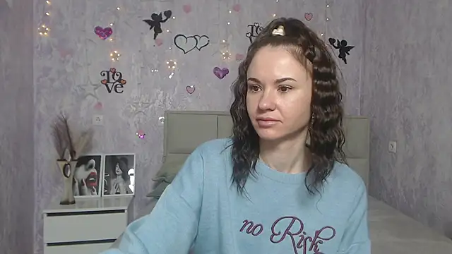 KaraCriegs online show from March 5, 2025, 6:34 pm