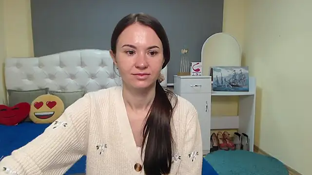 KaraCriegs online show from November 11, 2025, 6:41 pm