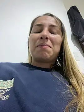 Iris love18 online show from February 13, 2025, 1:08 am