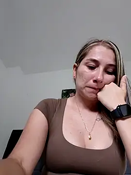 Iris love18 online show from February 15, 2026, 8:27 pm