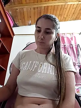 Snapshot of Iris_love18 chatting on June 27, 2026, 1:43 am Iris love18 online show from June 27, 2026, 1:43 am