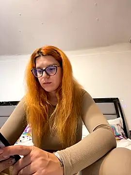 NadiraNoor online show from December 8, 2024, 7:11 pm