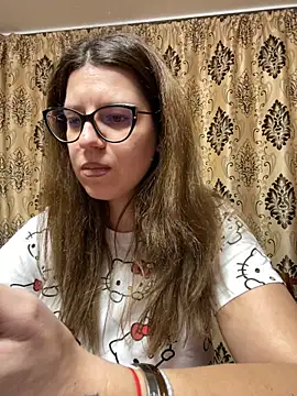 NadiraNoor online show from March 5, 2025, 5:50 pm