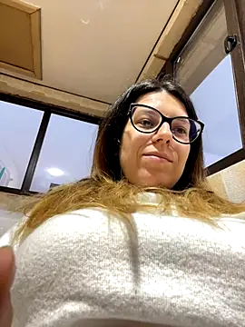 NadiraNoor online show from October 16, 2025, 3:46 pm