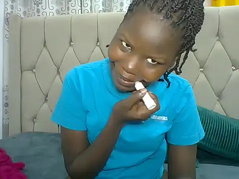 Snapshot of Creamy_Hotpussy25 chatting on November 21, 2025, 12:10 am Creamy Hotpussy25 online show from November 21, 2025, 12:10 am