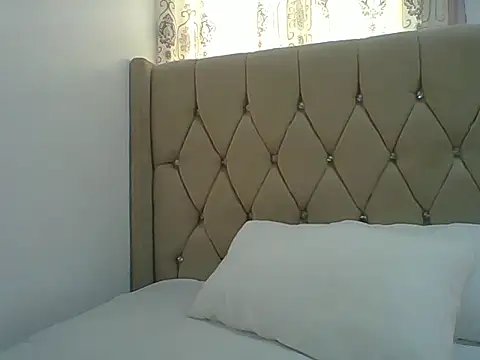 Snapshot of Creamy_Hotpussy25 chatting on December 4, 2025, 6:01 am Creamy Hotpussy25 online show from December 4, 2025, 6:01 am