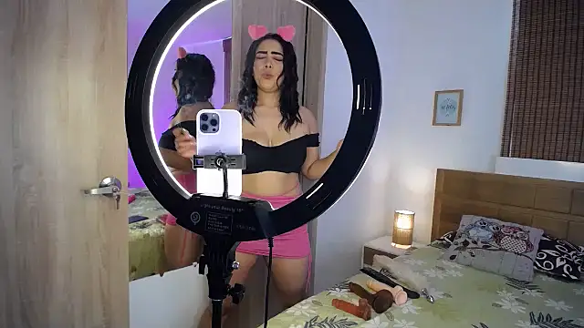 ShanonLe online show from January 29, 2025, 4:52 pm