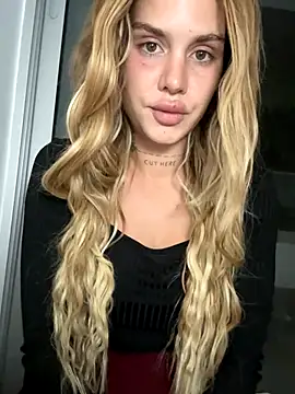 EmiliaCatalina online show from December 4, 2025, 1:15 am