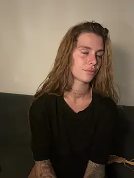 EmiliaCatalina online show from March 3, 2026, 12:06 am