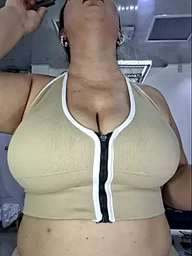 laura bassi online show from November 21, 2025, 3:27 am