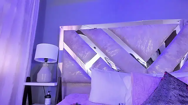 victoria cooper3 online show from March 14, 2025, 1:35 pm