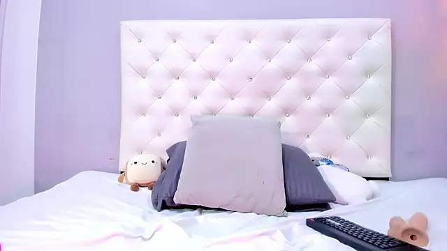 NICOLSKINNY1 online show from February 21, 2026, 8:32 pm