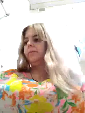 Lady nice cat online show from February 11, 2025, 8:15 am