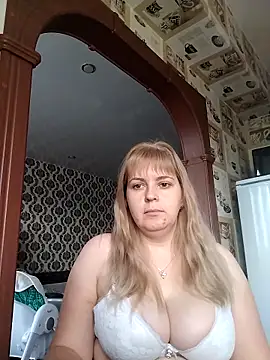 Lady nice cat online show from September 15, 2025, 3:06 am