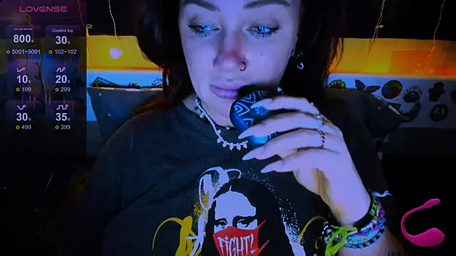 EllieOz online show from March 10, 2025, 3:52 pm