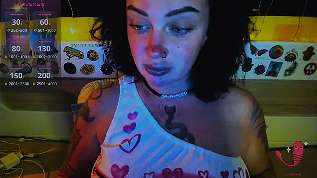 EllieOz online show from December 17, 2025, 3:29 pm