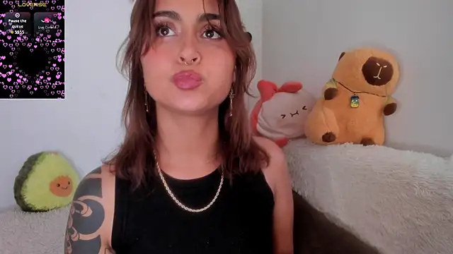 Violette-Ramirez01 online show from October 6, 2025, 9:23 pm