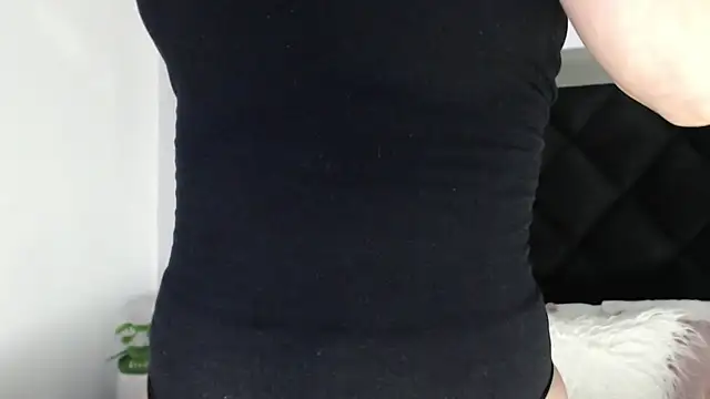 KinaCooper online show from March 5, 2025, 9:04 pm